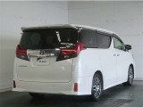 沢山乗れるのがこの車の魅力!2台で移動しないと・・・なんて時もこの車なら1台で!大活躍です♪
