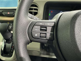 ステアリングスイッチ装備!運転しながら手元でオーディオの操作などができます。