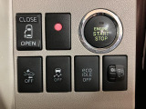 リヤのスライドドアを電動で開閉することが可能になっています☆運転席からもリモコンキーからもドアのハンドルからも開閉が可能です☆