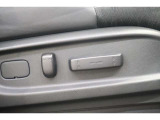 高級車の代名詞!運転席はパワーシートとなっております!
