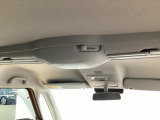天井にはサーキュレーターを装備。車内の空気を循環させて快適な室温を保ちます。後席にも風が行き届きやすく、お子様や同乗者が心地よく過ごせる嬉しい装備です。