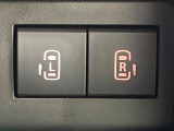 【両側パワースライドドア】スマートキーや運転席のスイッチで後席両側スライドドアの開閉が可能♪電動だから力を入れてドアを開ける必要が無く、小さなお子様でも簡単に開け閉めでき快適です♪