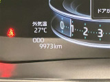 視認性の高いスピードメーターになっております。