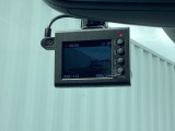 ドライブレコーダー付きです!!映像・音声などを記録する車載装置です。 もしもの事故の際の記録はもちろん、旅行の際の思い出としてドライブの映像を楽しむことができます!!