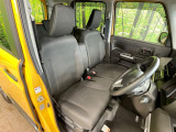 運転席シート廻りは使用感も少なく、良好な状態となっています。丁寧に使われていたことがよくわかりますね。