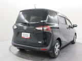 見えないところまで徹底洗浄!中古車をキレイで気持ちよくお乗りいただけるよう、トヨタ認定中古車はしっかりクリーニング。エンジンルームやシートを外した洗浄まで目に見えないところまで徹底的に洗浄しています。