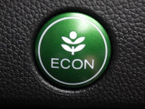★ECONスイッチ★ スイッチをONにすると、エンジンやエアコンなどクルマ全体の動きを低燃費モードに!燃費をよくするようクルマが頑張ります☆