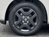 純正ホイールを装着しております。車両に関してのご質問は、スタッフまでお気軽にお問合せ下さい!