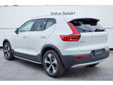 人気のクリスタルホワイトカラーのXC40です。
