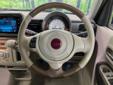 【純正革巻きステアリング】上質な革を使用することで、手にしっかり馴染みとても運転しやすいハンドルです♪