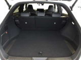 普段使いには十分な広さのラゲッジスペース!