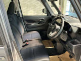 運転席まわりは、使用感も少なく良好な状態です。