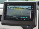 【バックカメラ】駐車が苦手な方でも安心してお乗りいただけます。リバース連動で画面が切り替わるのでとっても便利です。