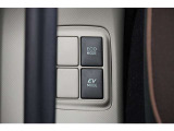 EVモードは電気モーターのみを使って走行するモードです。深夜の住宅街、屋内駐車場でエンジン騒音や排気ガスを気にすることなく走行できます。