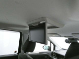 後部座席の方が退屈しないための後席モニター装備しています DVDを流すもよしテレビを見るもよし 長距離ドライブやお子様を後席にお乗せの方には大変重宝します