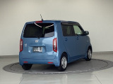 バックカメラが付いているのでバックでの車庫入れも安心です。