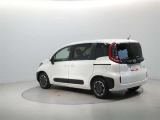 広々とした車内空間に優れた燃費性能。更にデザインも上質で人気のお車です!