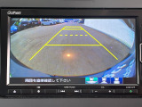 車庫入れ時に安心のバックカメラがついています。