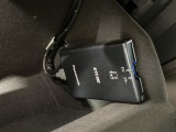 【ETC】有料道路を利用する際に料金所で停止することなく通過できる、ETC車載器(ノンストップ自動料金収受システム機器)が装備されています。セットアップを行うことで利用可能になります。