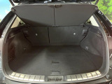 積み下ろしのしやすいデッキにはたっぷりと荷物を積み込んでいただけます。遊びから仕事まで、様々なシーンで頼れます♪