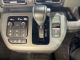 乗降がしやすい運転席。高さが調節できて小柄な方でも運転しやすいポジションをとることができます。