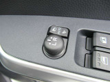 駐車時や狭い道でのすれ違い時に気を使うミラー。電動格納式ドアミラーはそんな時に便利です。