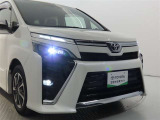 高輝度で点灯速度が速く、しかも消費電力の少ないLEDヘッドライトが装備されています!LEDの明るい光が走行中の視界の確保をサポートして、夜のドライブがより楽しく安全に運転できます♪