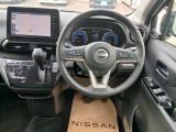 視界が良く操作しやすい運転席 様々なスイッチ類が安全と快適をお届けいたします。