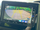 【バックカメラ】駐車時に後方がリアルタイム映像で確認できます。大型商業施設や立体駐車場での駐車時や、夜間のバック時に大活躍!運転スキルに関わらず、今や必須となった装備のひとつです!