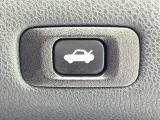 【パワーバックドア】スマートキーや運転席のボタンを押すだけでリアゲートが自動で開閉します!荷物を持っている時や、高い位置にあるバックドアを閉める際に便利な機能です♪