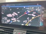 ●純正ナビ:一体感のあるナビは、高級感ある車内を演出してくれます。Bluetooth再生などオーディオ機能も充実しておりますので、運転もより楽しめます♪