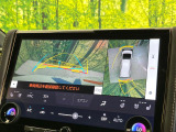 【パノラミックビューモニター】専用のカメラにより、上から見下ろしたような視点で360度クルマの周囲を確認することができます☆死角部分も確認しやすく、狭い場所での切り返しや駐車もスムーズに行えます。