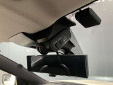 いくら安全運転をしていても、事故に巻き込まれることもあります。万が一の時に証拠として使えるフロント+車室内ドライブレコーダーがついてます♪