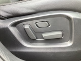 シートメモリー機能を備える10WAYパワーシートを装備!体格や好みに応じたポジションをスムーズに調整できます。