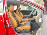 体を包み込む形のシートなので、長時間運転しても疲れません。