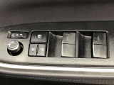 パワーウィンドは今や当たり前の機能ですが、無いと困る機能です。運転席からの操作で、全席の窓を振るオープンにしたり、フルクローズが可能です。