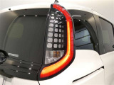 LEDテールライトです。省電力、高輝度のLEDは明るく照らすので夜間運転時の視認性を高めます。スタイリッシュな見た目で細かいところもこだわりたいあなたに!