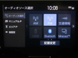 ディスプレイオーディオを装備。スマートフォンと車を繋ぐことで、これまでのナビに加えて色々なサービスが楽しめます。