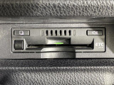 【ETC】有料道路を利用する際に料金所で停止することなく通過できる、ETC車載器(ノンストップ自動料金収受システム機器)が装備されています。セットアップを行うことで利用可能になります。