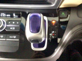 オートマチックシフトレバーは、手になじみ操作しやすい形状で安全運転にもつながります♪