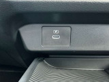 タイプCの充電接続ポートもあります。