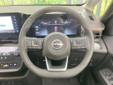 インテリアに合わせたデザインのステアリングは、運転される方のことも考え、運転しやすい形状、大きさです。是非一度、実際に触ってお確かめください。