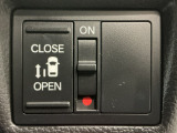 【パワースライドドア】助手席側がパワースライドドアになっており、運転席のスイッチやスマートキーでも開閉が可能です!開口部も広いので乗り降りも楽々♪