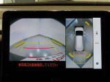 パノラミックビューモニター付きです。車両を上から見たような映像をディスプレイオーディオ画面に表示。運転席からの目視だけでは見にくい、車両周辺の状況をリアルタイムでしっかり確認できます。