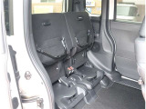 お車選びをお楽しみ頂けるよう、在庫車の展示スペースを十分に確保しております。