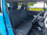 運転席のシートはホールド性に優れ疲れませんよ!
