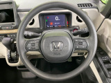 インテリアに合わせたデザインのステアリングは、運転される方のことも考え、運転しやすい形状、大きさです。是非一度、実際に触ってお確かめください。