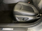 パワーシート搭載。微妙な調整が手軽にでき、ピッタリなポジションで運転することが可能です。