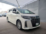 広々とした車内空間に優れた燃費性能。更にデザインも上質で人気のお車です!