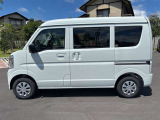 乗り降りのイメージが湧く左側面。ドア面の通りやスライド有無、小キズの出やすい部分も確認◎。